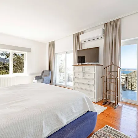 Luxurious In With Private Pool And Breathtaking Sea Views