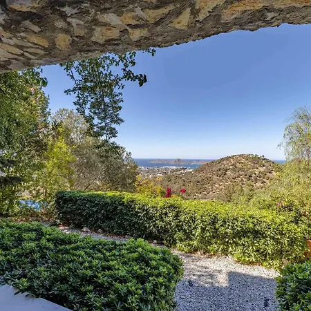 Luxurious In With Private Pool And Breathtaking Sea Views Villa *