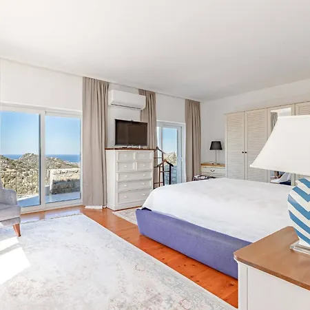 Luxurious In With Private Pool And Breathtaking Sea Views Vilă