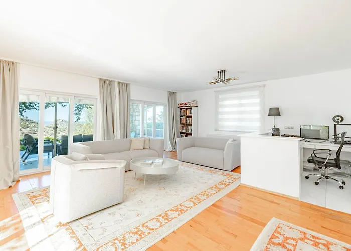 Luxurious In With Private Pool And Breathtaking Sea Views