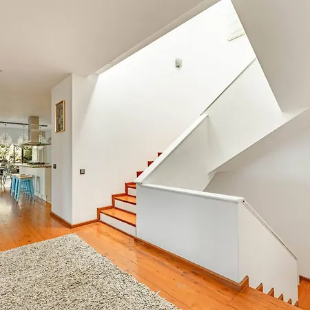 Luxury 2-storey With Stunning Views Near Marina