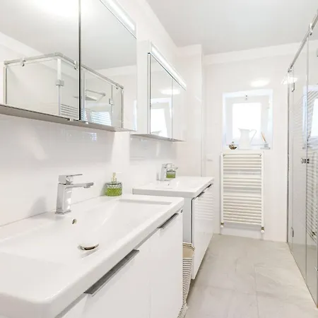 Villa Luxury 2-storey With Stunning Views Near Marina