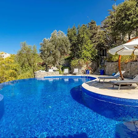 Luxury 2-storey With Stunning Views Near Marina Villa