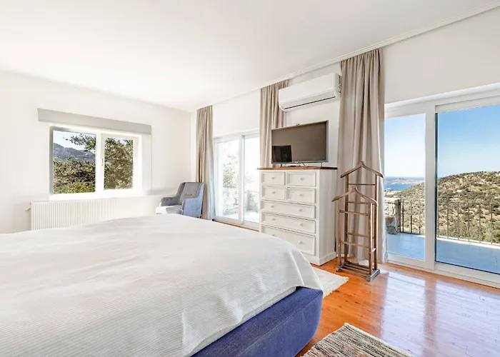 Luxurious In With Private Pool And Breathtaking Sea Views