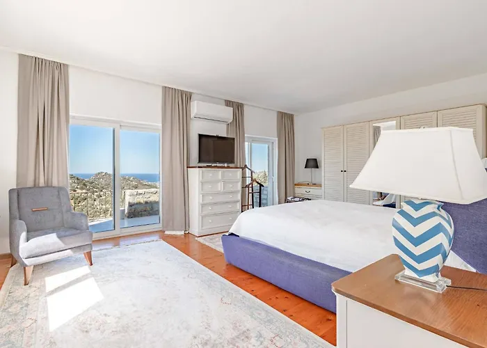 Luxurious In With Private Pool And Breathtaking Sea Views Vila